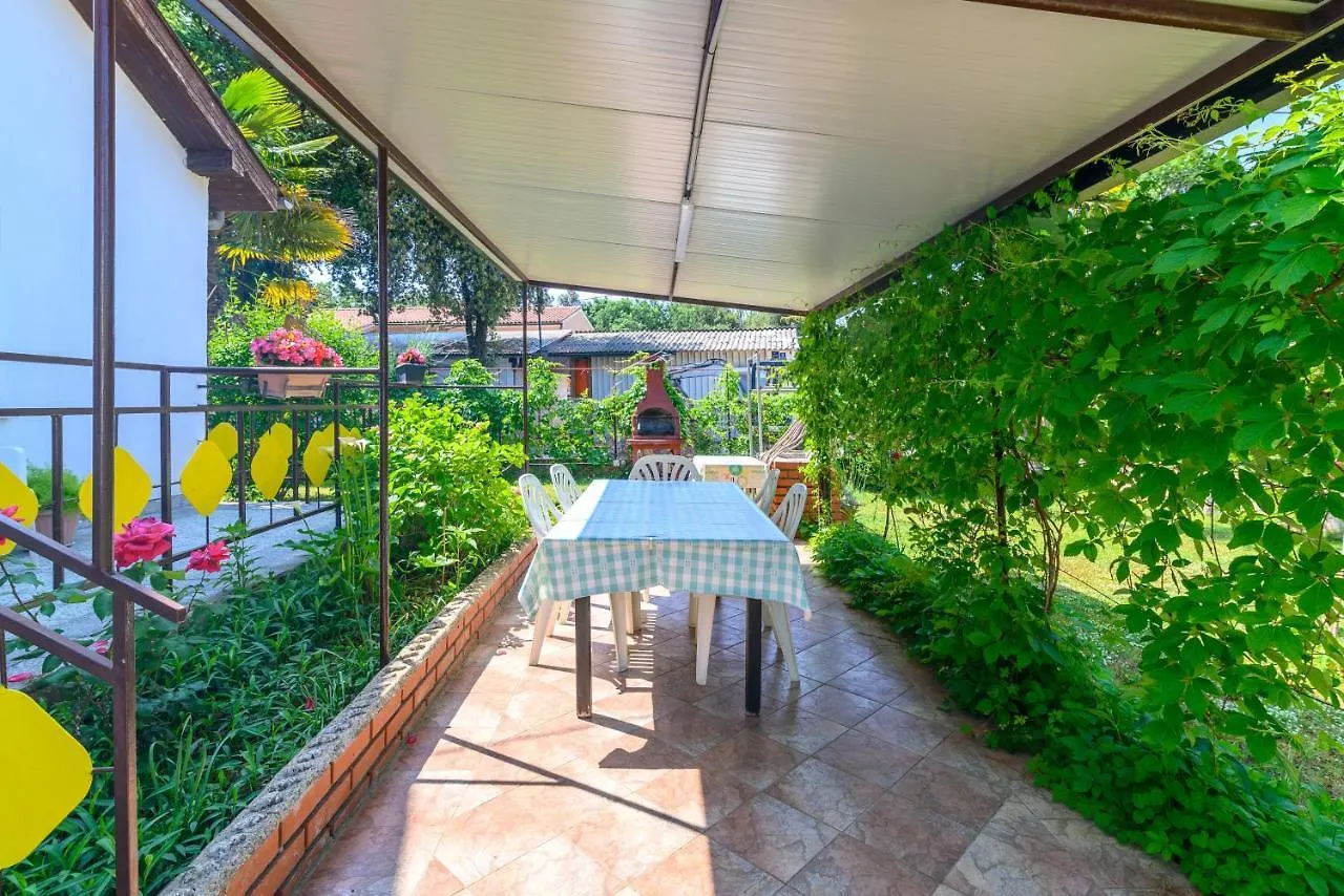 Apartments By The Sea Banjole, Pula - 2229