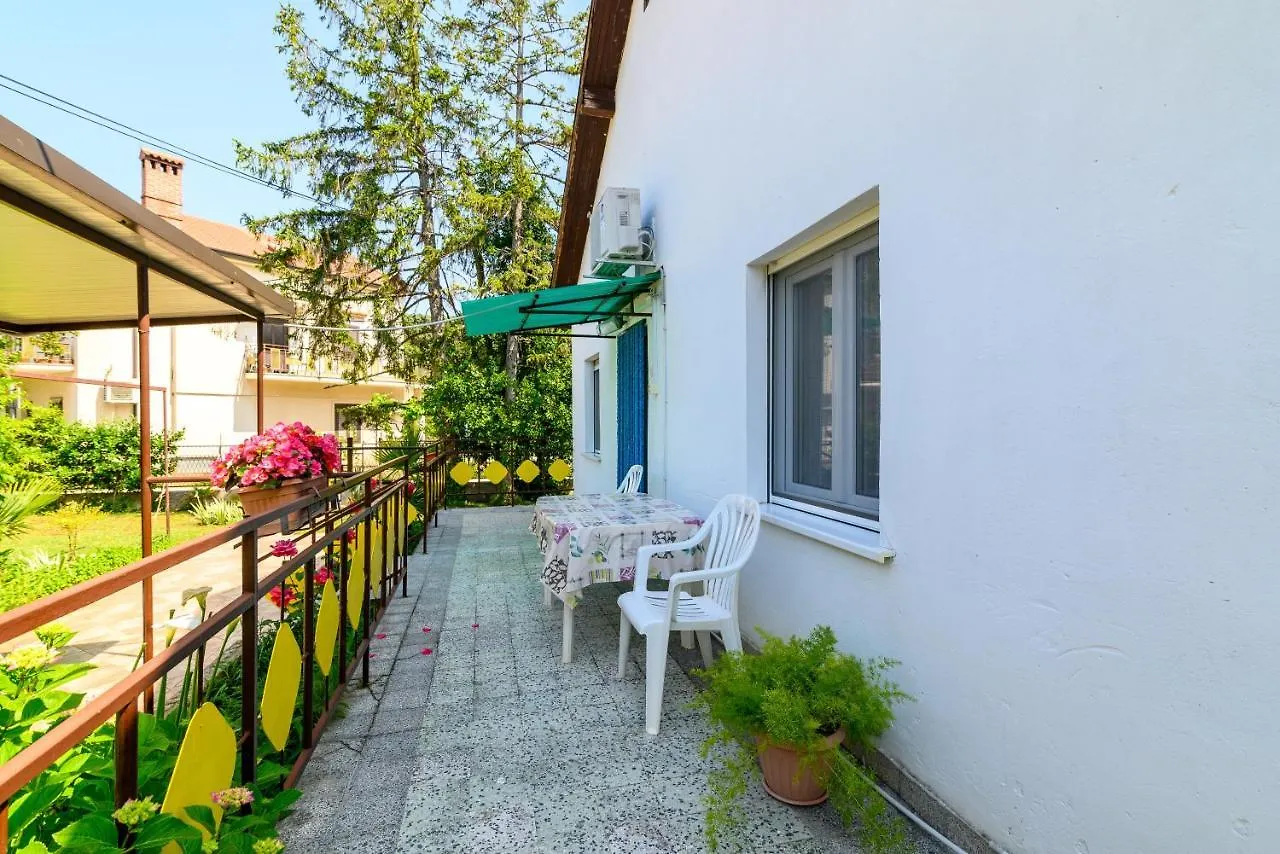 Apartments By The Sea Banjole, Pula - 2229