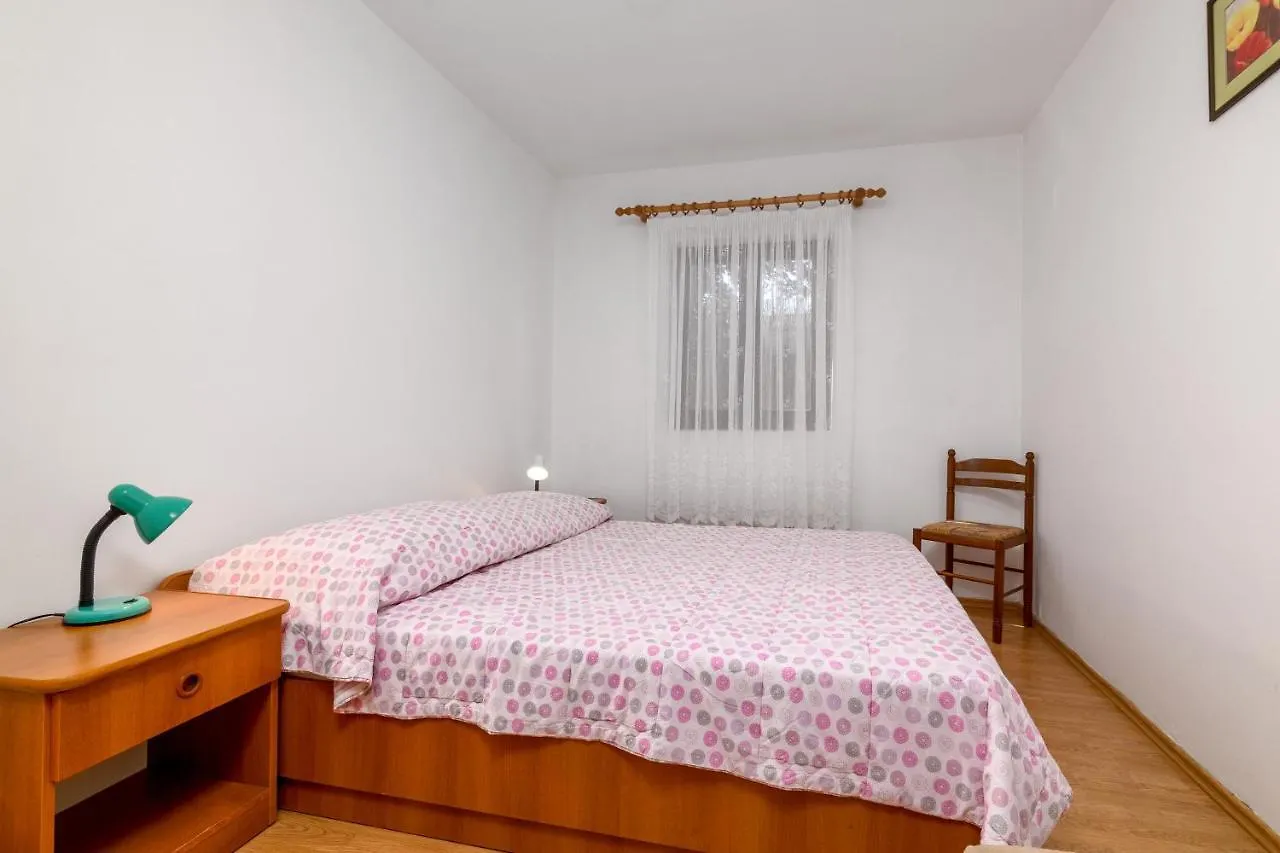 Apartments By The Sea Banjole, Pula - 2229