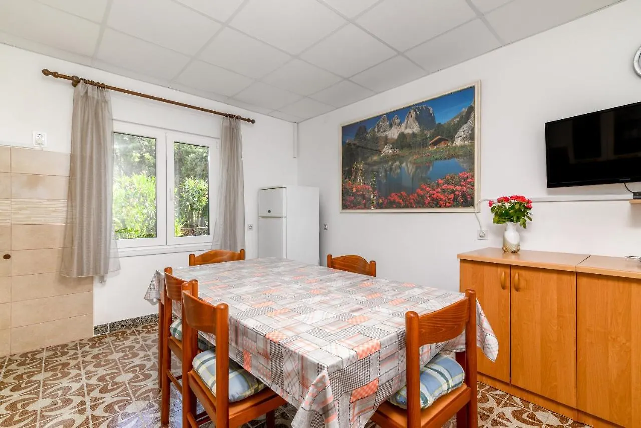 Apartments By The Sea Banjole, Pula - 2229