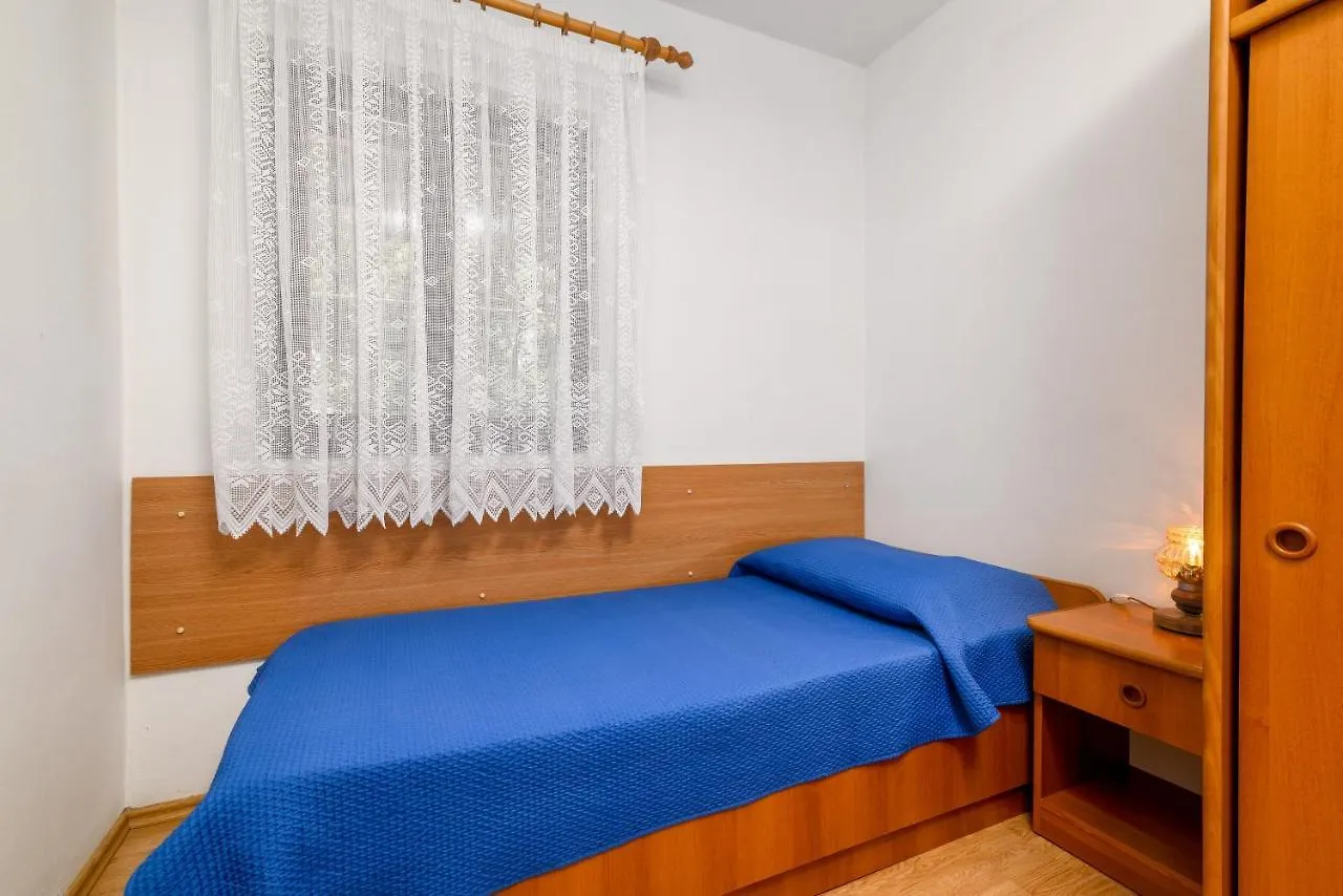 Apartments By The Sea Banjole, Pula - 2229