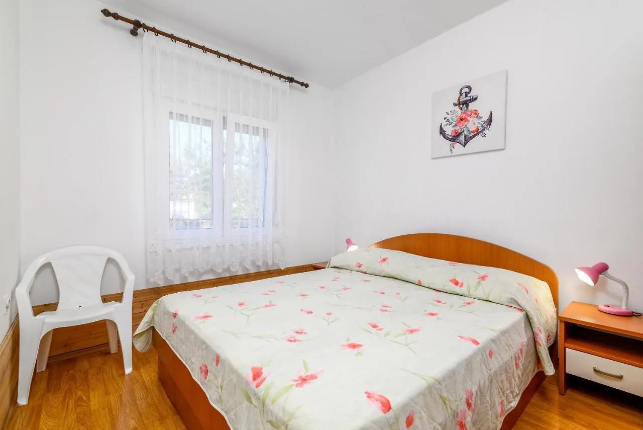 Apartments By The Sea Banjole, Pula - 2229