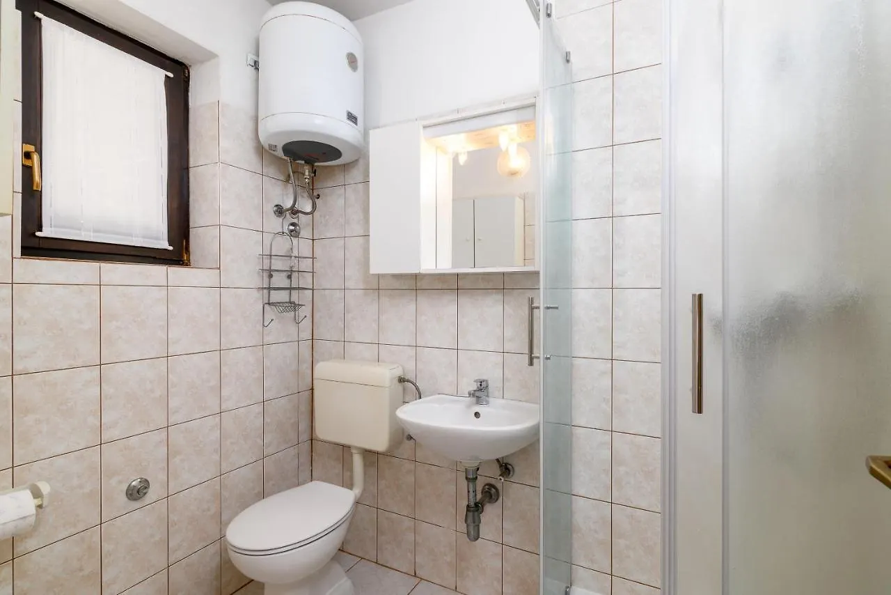 Apartments By The Sea Banjole, Pula - 2229 Croatia