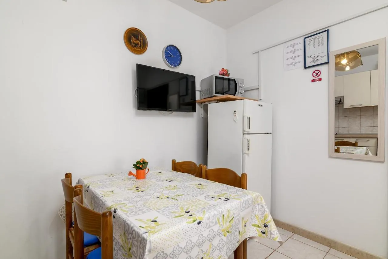 Apartments By The Sea Banjole, Pula - 2229 Croatia