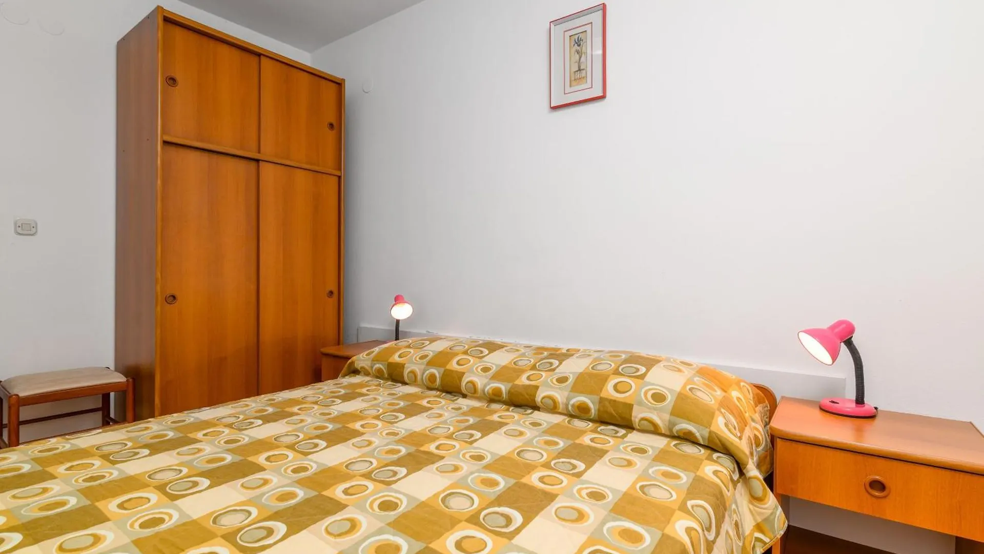Apartments By The Sea Banjole, Pula - 2229