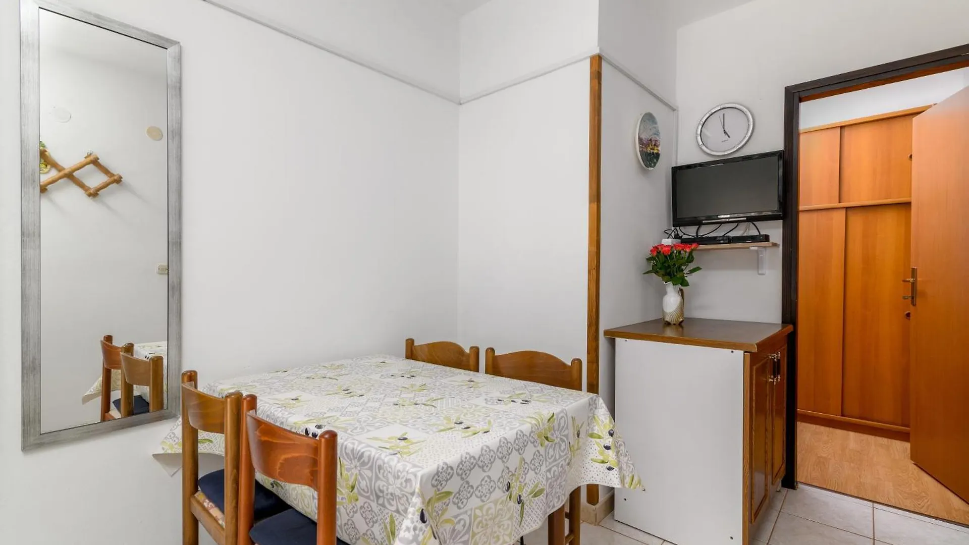 Apartments By The Sea Banjole, Pula - 2229