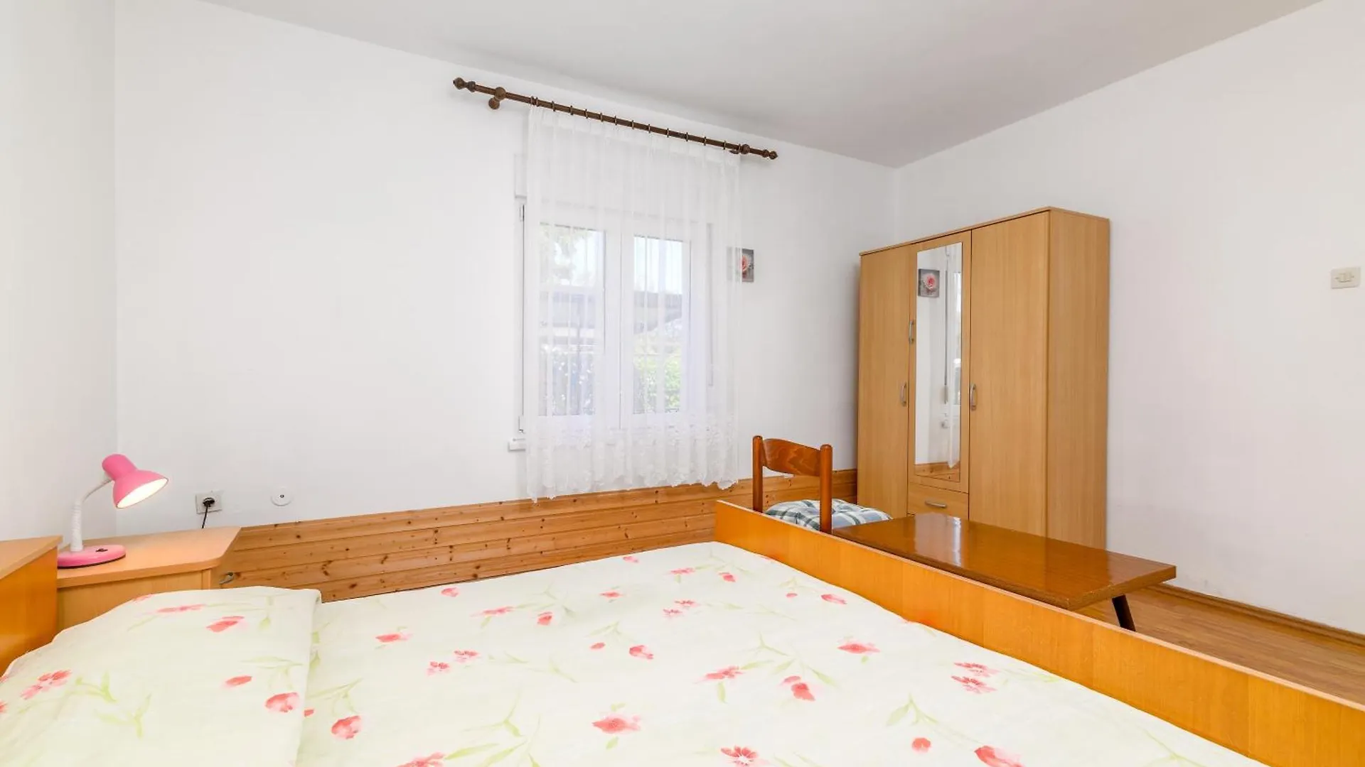 Apartments By The Sea Banjole, Pula - 2229