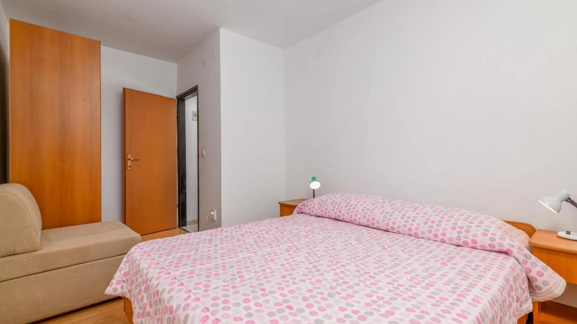 Apartments By The Sea Banjole, Pula - 2229