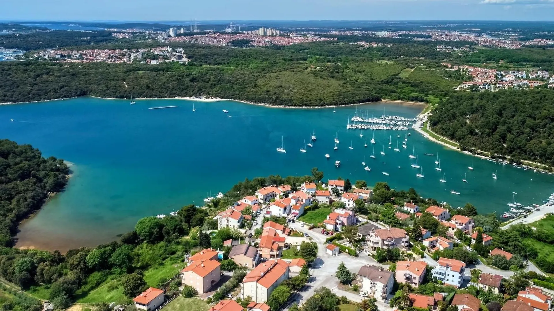 Apartments By The Sea Banjole, Pula - 2229